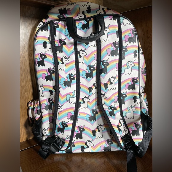 Luv Betsy unicorn backpack - Picture 3 of 7